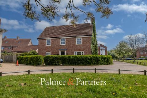 Warren Avenue, Saxmundham, Suffolk, IP17 4 bed detached house for sale