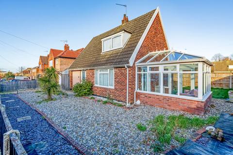 The Avenue, Lowestoft 2 bed chalet for sale
