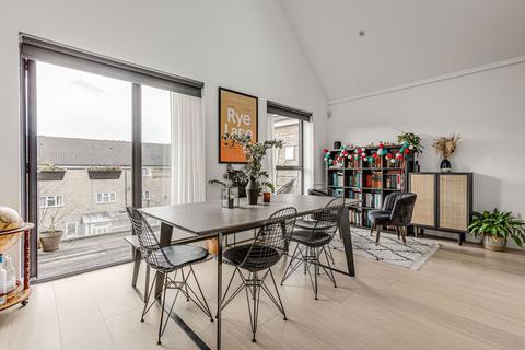 London  SE15 1 bed flat for sale