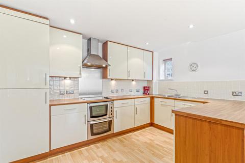 The Laurels, Knighton Park Road... 2 bed apartment for sale