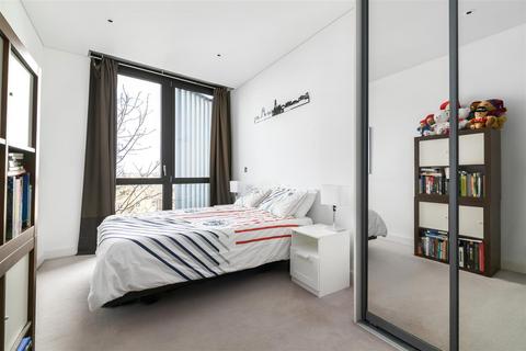 10 Plaza Gardens, London SW15 2 bed apartment for sale