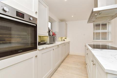 Moreton Road, South Croydon, Surrey 2 bed ground floor maisonette for sale