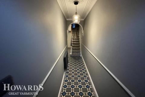 Century Road, Great Yarmouth 3 bed end of terrace house for sale