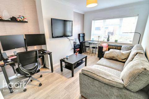 Marina Avenue, Rayleigh 1 bed flat for sale