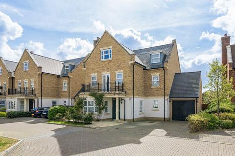 6 bedroom detached house for sale
