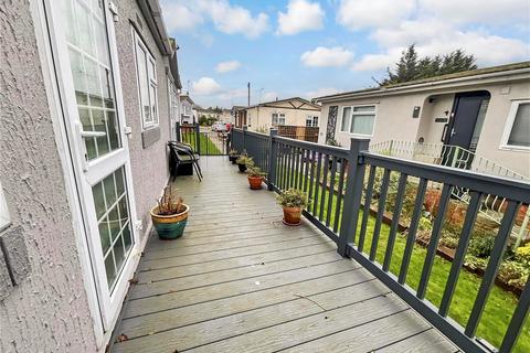 Crays Hill, Billericay, Essex 2 bed park home for sale