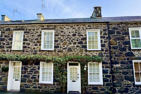 8 Church Place, Pwllheli 3 bed terraced house for sale