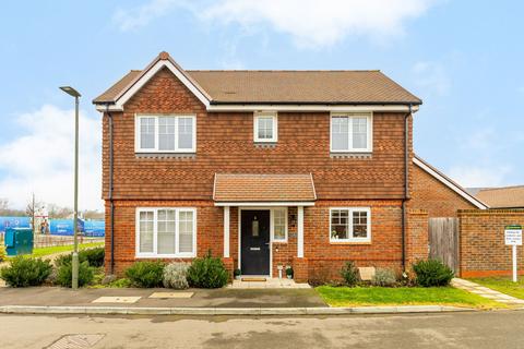 Cranleigh GU6 3 bed detached house for sale