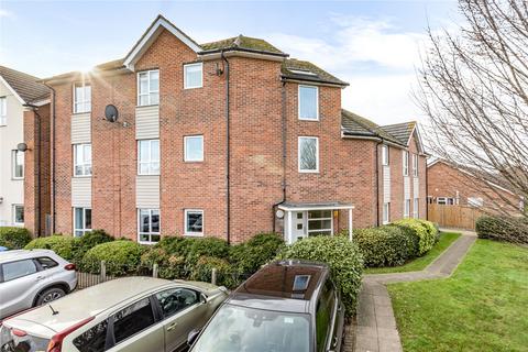 Roakes Avenue, Surrey KT15 2 bed flat for sale