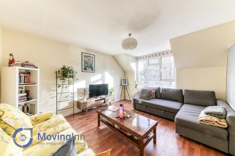Ingrave Street, Clapham Junction, SW11 2 bed flat for sale