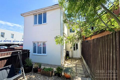 Wimborne Road, Bournemouth, Dorset, BH9 2 bed apartment for sale