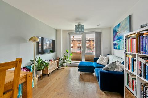 Kew Bridge Road, Brentford, Middlesex 2 bed flat for sale
