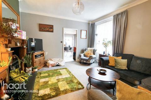 3 bedroom flat for sale