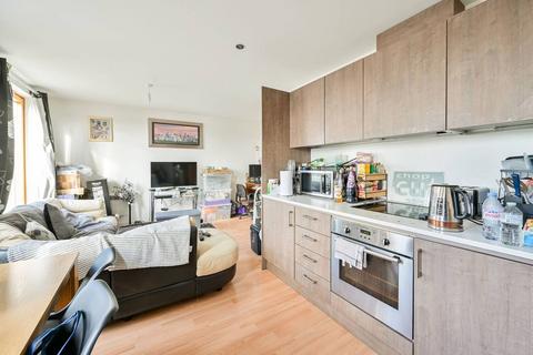 Crampton Street, Elephant and Castle... 3 bed flat for sale