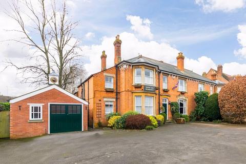 7 bedroom semi-detached house for sale