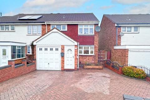 Henn Drive, TIPTON, DY4 9NN 3 bed semi