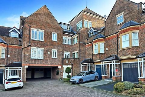 Grove Lane, Hale 2 bed apartment for sale