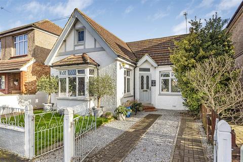 Wellington Road, Ashford TW15 4 bed bungalow for sale