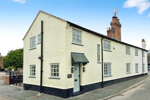 Little Heath Road, Christleton... 3 bed semi