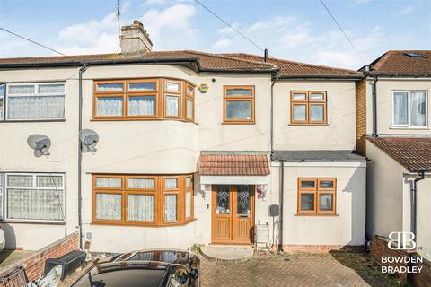 Rushden Gardens, Clayhall 6 bed house for sale