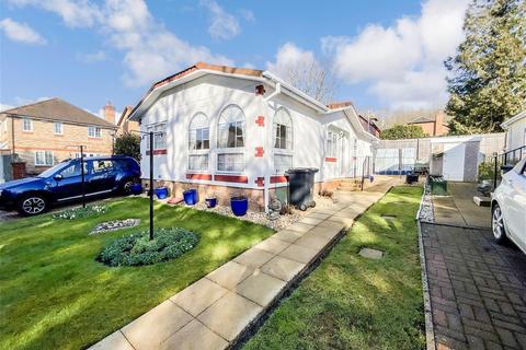 Shipbourne Road, Tonbridge, Kent 2 bed park home for sale