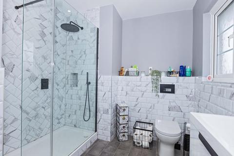 Southview Drive, Worthing, BN11 2 bed flat for sale