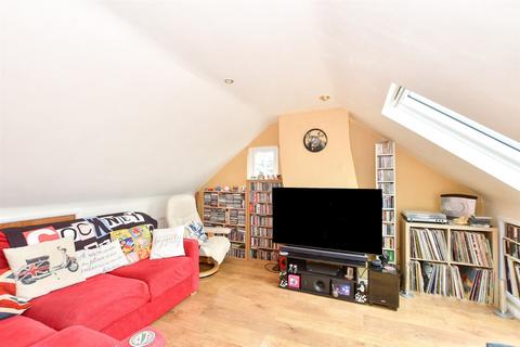 Southview Road, Crowborough, East Sussex 2 bed maisonette for sale