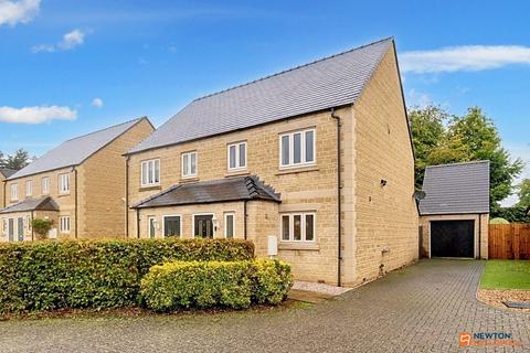 Prebendal Close, Nassington... 3 bed semi