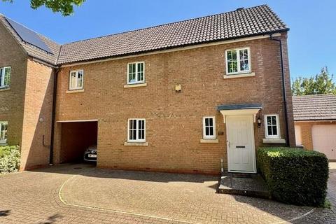 Hurn Grove, Bishop's Stortford CM23 3 bed link detached house for sale