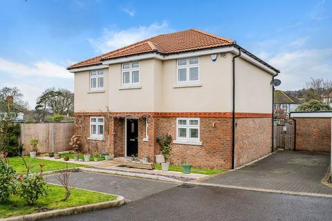Reigate RH2 4 bed detached house for sale