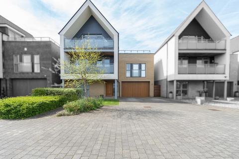Chelmsford CM1 4 bed detached house for sale