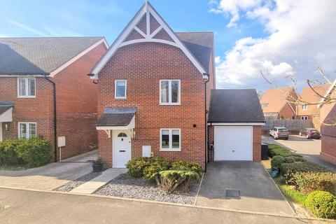 Meadowsweet Drive, Lindfield, RH16 3 bed detached house for sale