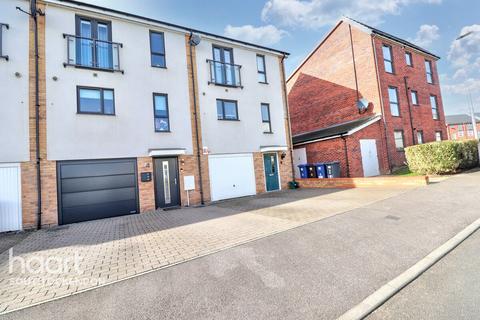 Marshfoot Close, South Ockendon 3 bed terraced house for sale