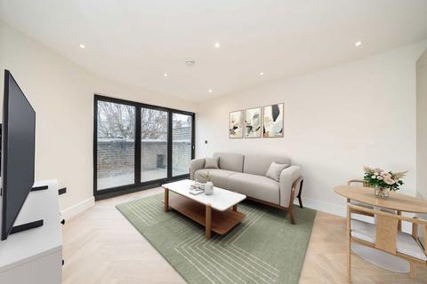 Latchmere Road, London SW11 3 bed flat for sale