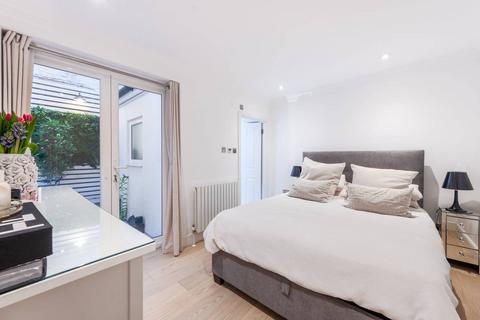 St Stephens Gardens, Notting Hill... 2 bed flat for sale