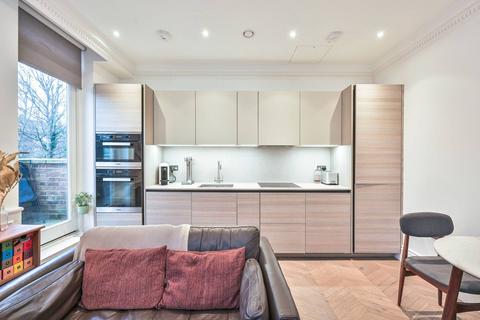 Fitzjohns Avenue, Hampstead, London, NW3 2 bed flat for sale