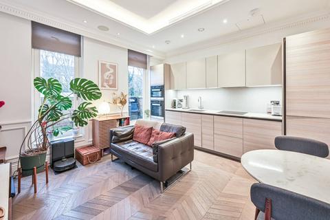Fitzjohns Avenue, Hampstead, London, NW3 2 bed flat for sale