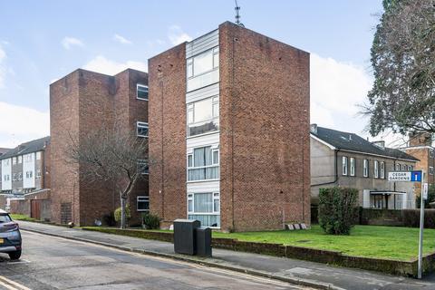 Cedar Gardens, Sutton 2 bed flat for sale