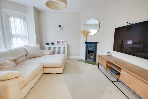 BITTERNE PARK! NO FORWARD CHAIN!... 3 bed semi