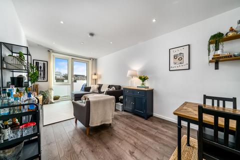 Discovery House, Battersea Reach 2 bed apartment for sale