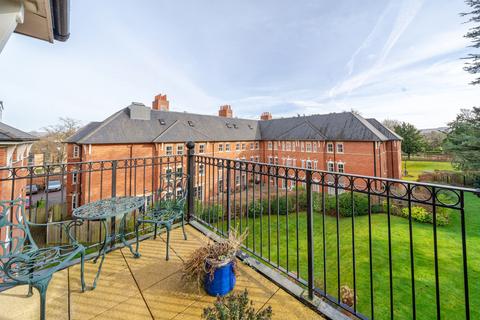 Humphris Place, Gloucestershire GL53 3 bed apartment for sale