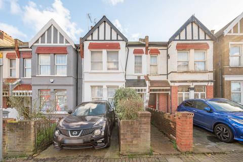Church Road, Harlesden, London, NW10 3 bed flat for sale