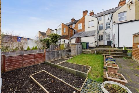 London Road, High Wycombe, HP11 1LP 1 bed ground floor maisonette for sale