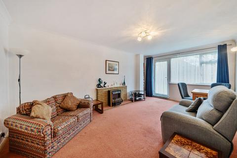 Imperial Gardens, Mitcham CR4 2 bed apartment for sale