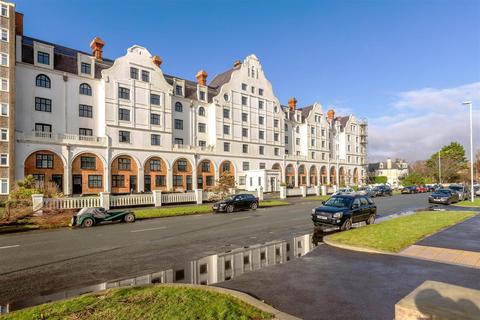 Grand Avenue, Worthing 1 bed flat for sale