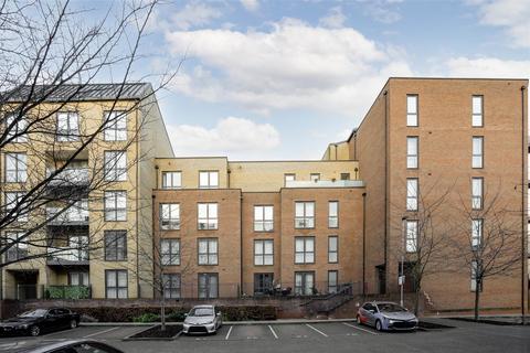 Hallington Court, Edgware Green HA8 3 bed flat for sale