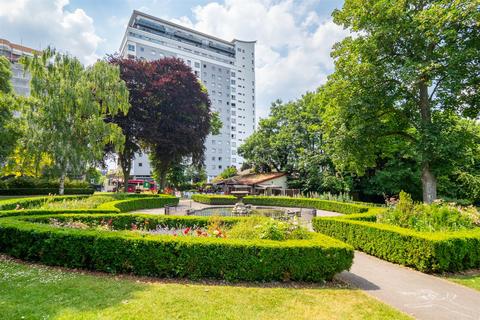 Throwley Way, Sutton 1 bed apartment for sale