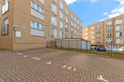 Temple Hill, Dartford, Kent 2 bed flat for sale