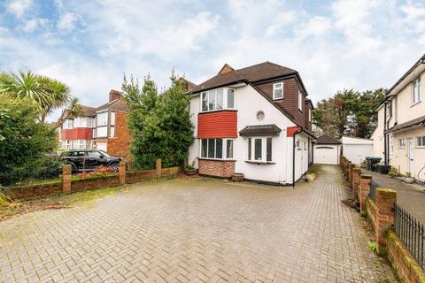 Motspur Park, Motspur Park, New... 3 bed semi