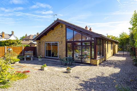 London Road, Northwich, CW9 3 bed bungalow for sale